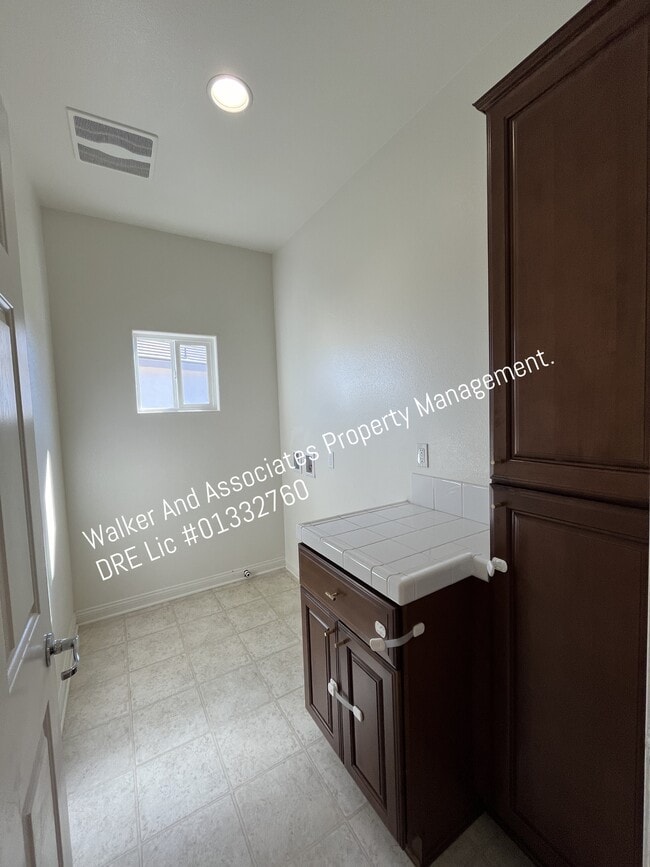 Building Photo - 1511 Irving Ln