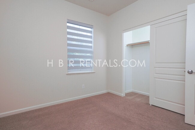 Building Photo - Cambridge Place - Charming 3-Bedroom with ...