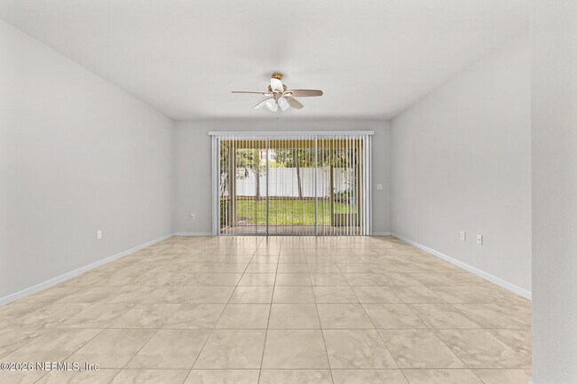 Building Photo - 6791 Roundleaf Dr