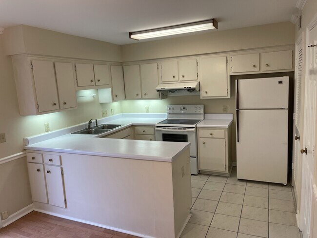 Building Photo - 2629 Blakemore Ave