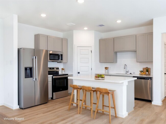 Building Photo - 1989 Longmire Villas Ct