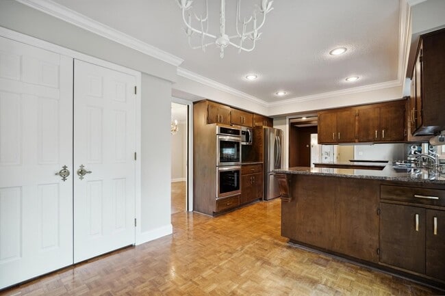 Building Photo - 5721 Londonderry Rd