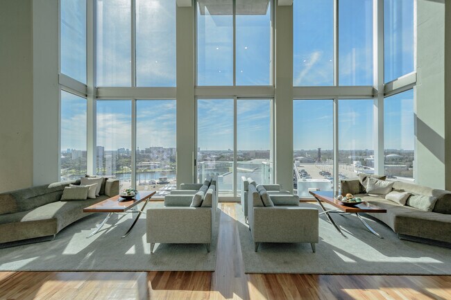 Building Photo - 777 N Ashley Dr