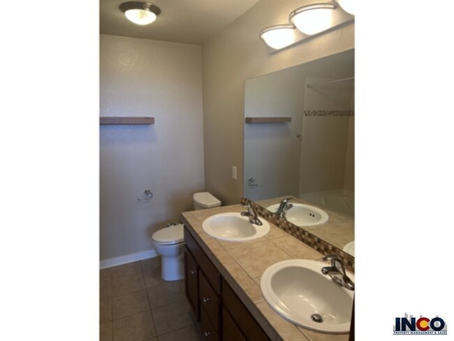 Building Photo - Beautiful 2 Bedroom 2 Bathroom Loft in the...