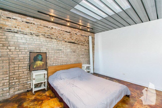 Building Photo - 5017 N Ravenswood Ave