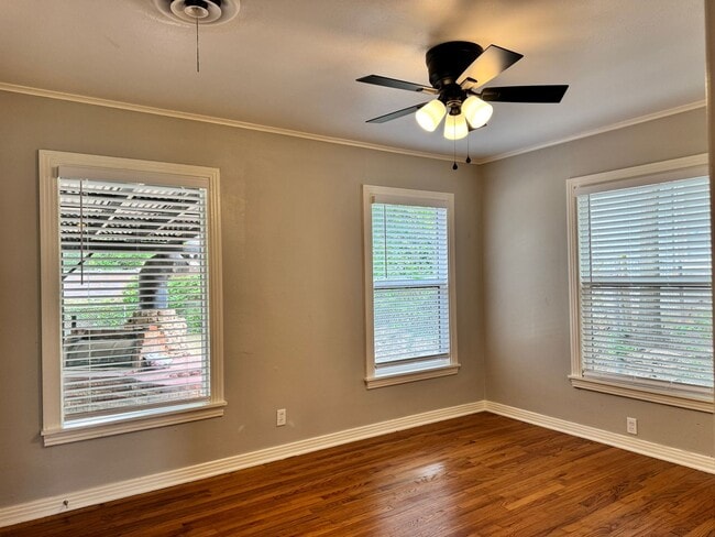 Building Photo - 1206 S Fleishel Ave