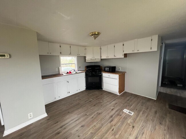 Building Photo - 43213 Claxton Cir