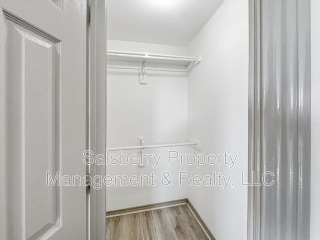 Building Photo - 3950 Seaside Ct