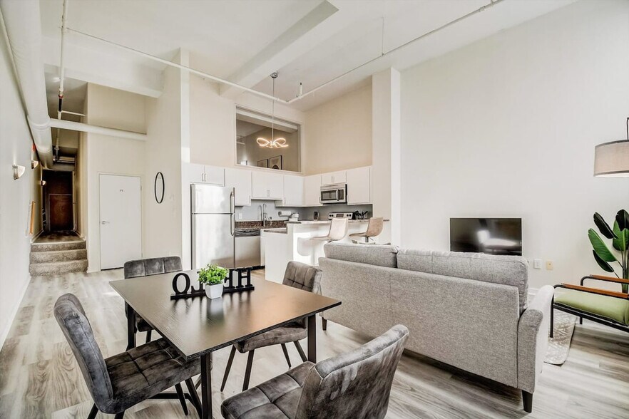 Building Photo - 50 N Illinois St