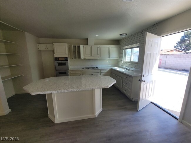 Building Photo - 3749 Ponderosa St