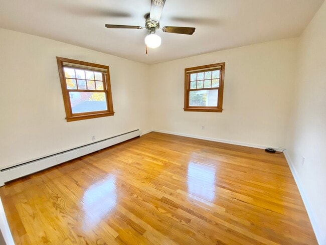 Building Photo - 4 Bedroom Home in Burlington VT Available NOW!