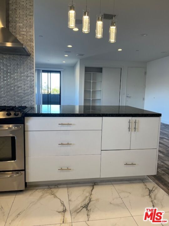 Building Photo - 1445 S Fairfax Ave