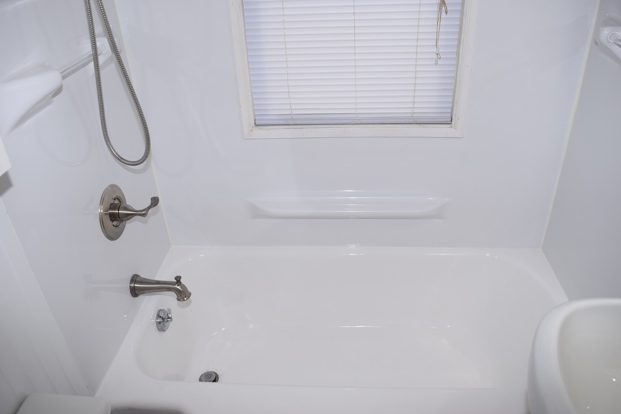 Newly porcelained tub - 423 32nd St NE