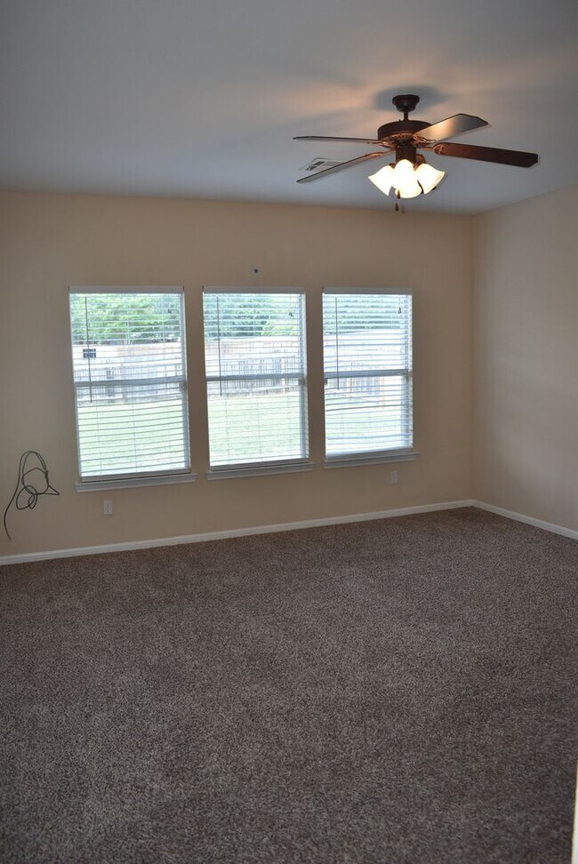 Building Photo - 509 Lakota Ln