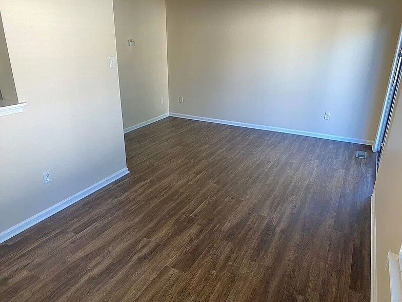 Building Photo - 4662 Louise St Claire Dr