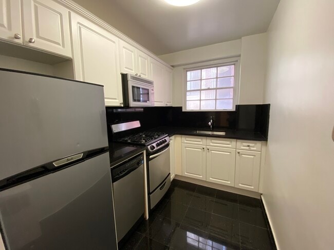 Interior Photo - Lexington Towers