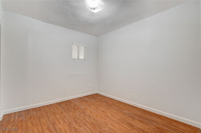 Building Photo - 5813 W Balzar Ave