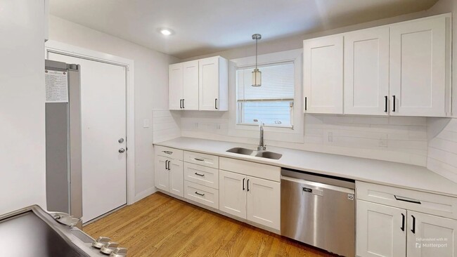 Primary Photo - Greycliff 3 Bed