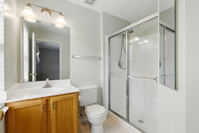 Building Photo - 2513 Holly Springs Ct