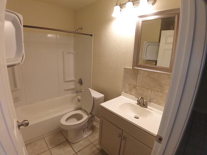 Building Photo - 401 Sunset Ln