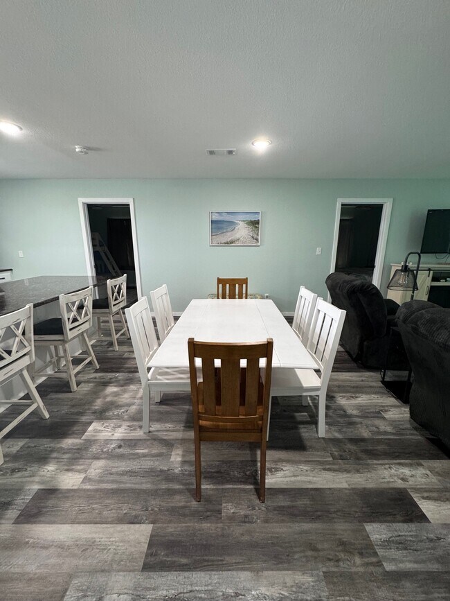 Building Photo - 1118 County Rd 204