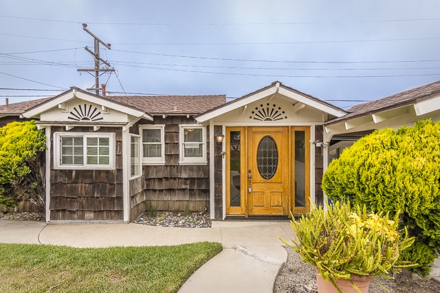 Building Photo - 1 Bedroom, 2 Bath House