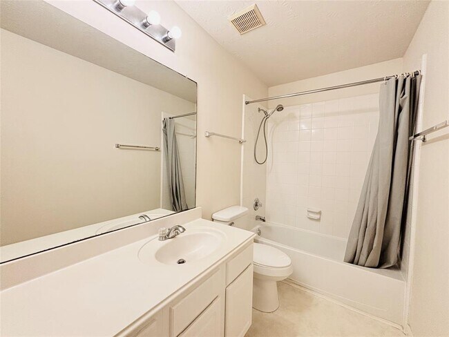 Building Photo - 1803 Stoneleigh Ct