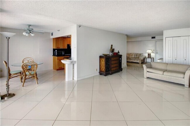 Building Photo - 290 174th St St