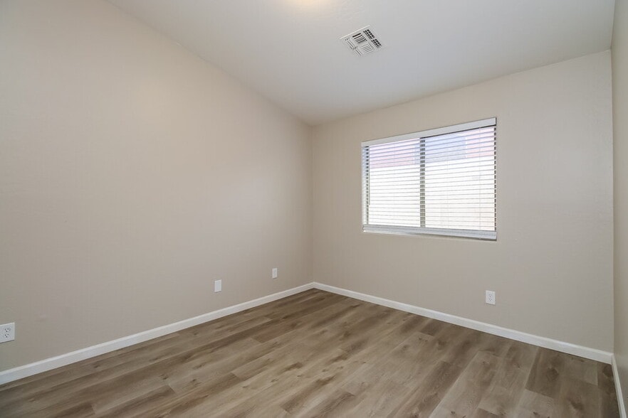 Building Photo - 10226 E Capri Ave