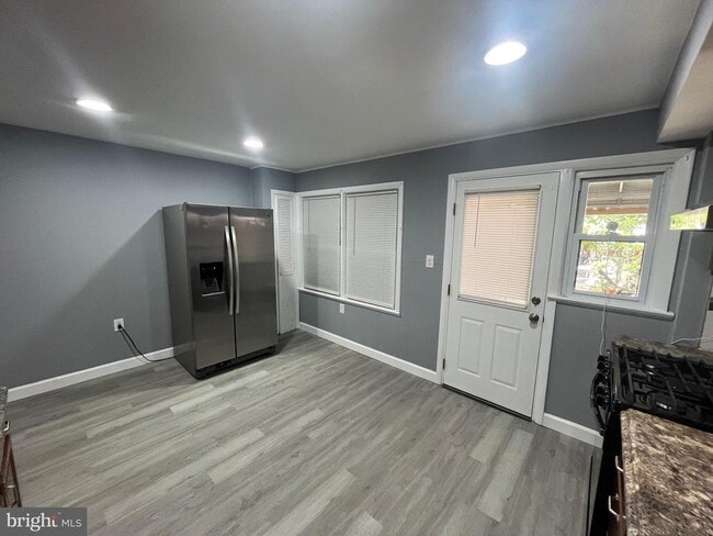 Building Photo - 7118 Eastbrook Ave