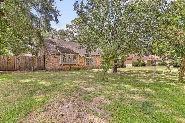 Building Photo - 211 W North Hill Dr