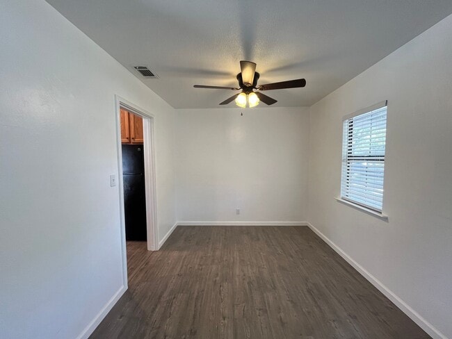 Building Photo - Spacious 3 bed 1bath home available in Ard...
