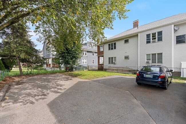 Building Photo - 706 Mt Auburn St
