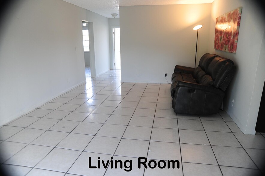 Building Photo - 303 SW 77th Ter