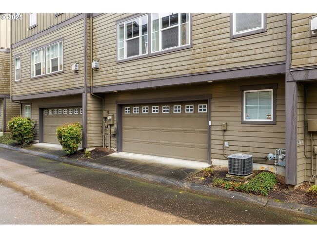 Building Photo - Beautiful Newly Renovated Spacious 3 Bedroom Home!