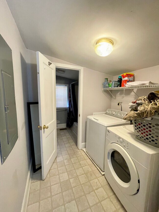 Building Photo - Rosewood