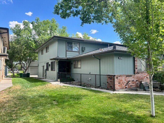 Building Photo - Two Bedroom Townhome near Sparks Marina