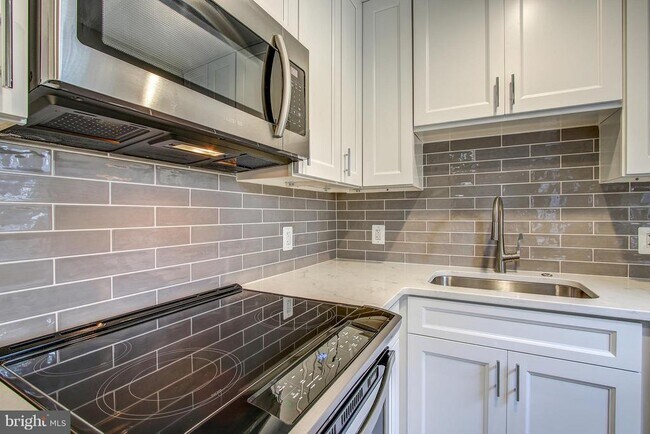 Building Photo - 3545 S Stafford St