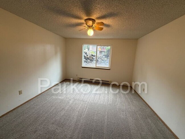 Building Photo - 5025 S Orchard #B