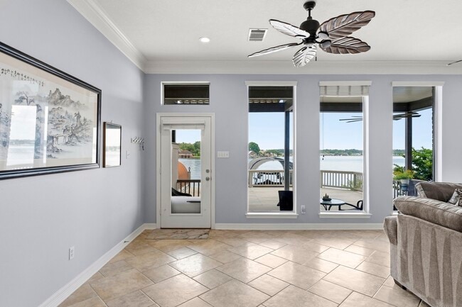 Building Photo - 1208 Lake View Dr