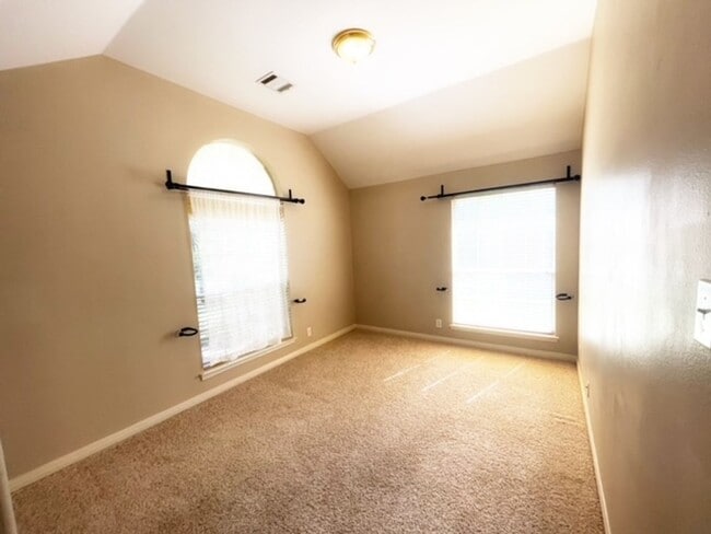 Building Photo - Fall in love with this Absolutely Beautiful 1 Story home in The Heights Of Stone Oak