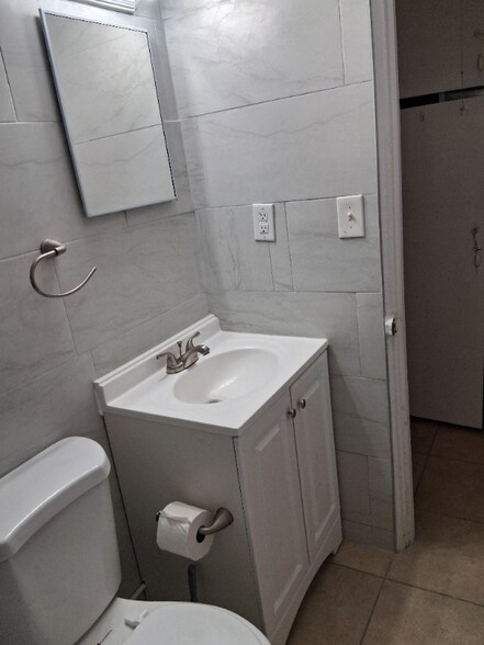 Building Photo - 1120 Northshore Dr