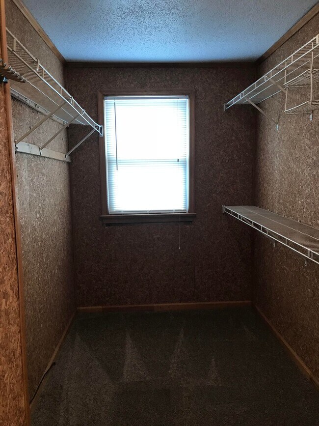 Building Photo - 4002 Ditmas Ct