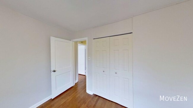 Building Photo - 1109 N King Charles Rd