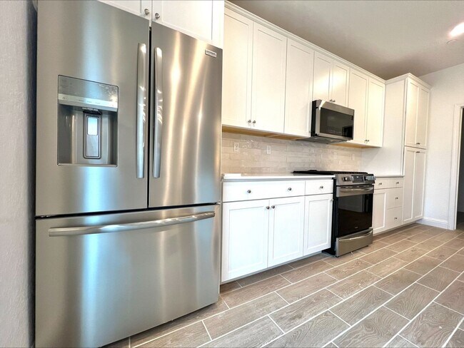 Building Photo - Beautiful 3-Bed, 2-Bath Lennar Home in Daf...
