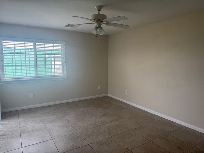 Building Photo - Nice 2 story townhome for rent in quiet ne...