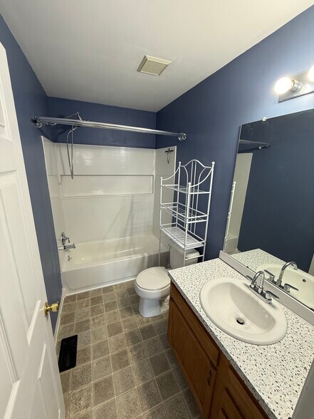 Building Photo - 12 Paynter St