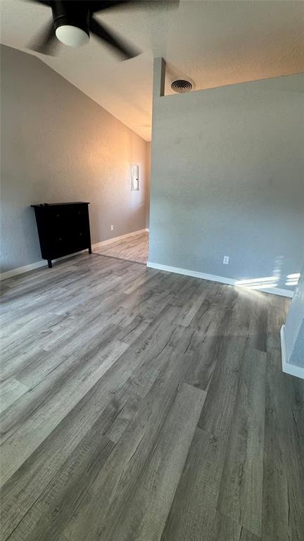 Building Photo - 914 Drake Dr