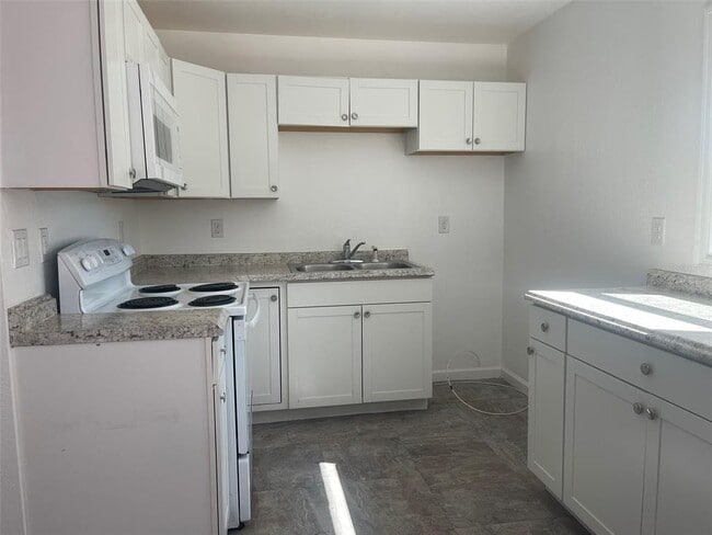 Building Photo - 525 E Helen Ave