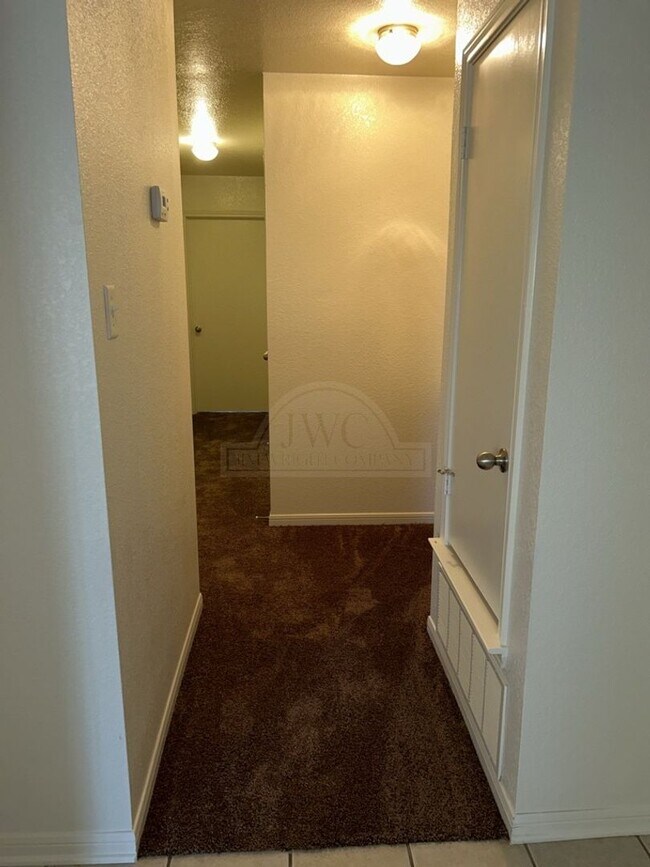Building Photo - 1303 Cinch Dr